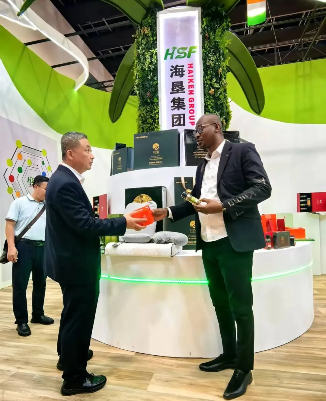 1748422774789074593.jpg 1748422774789074593.jpg